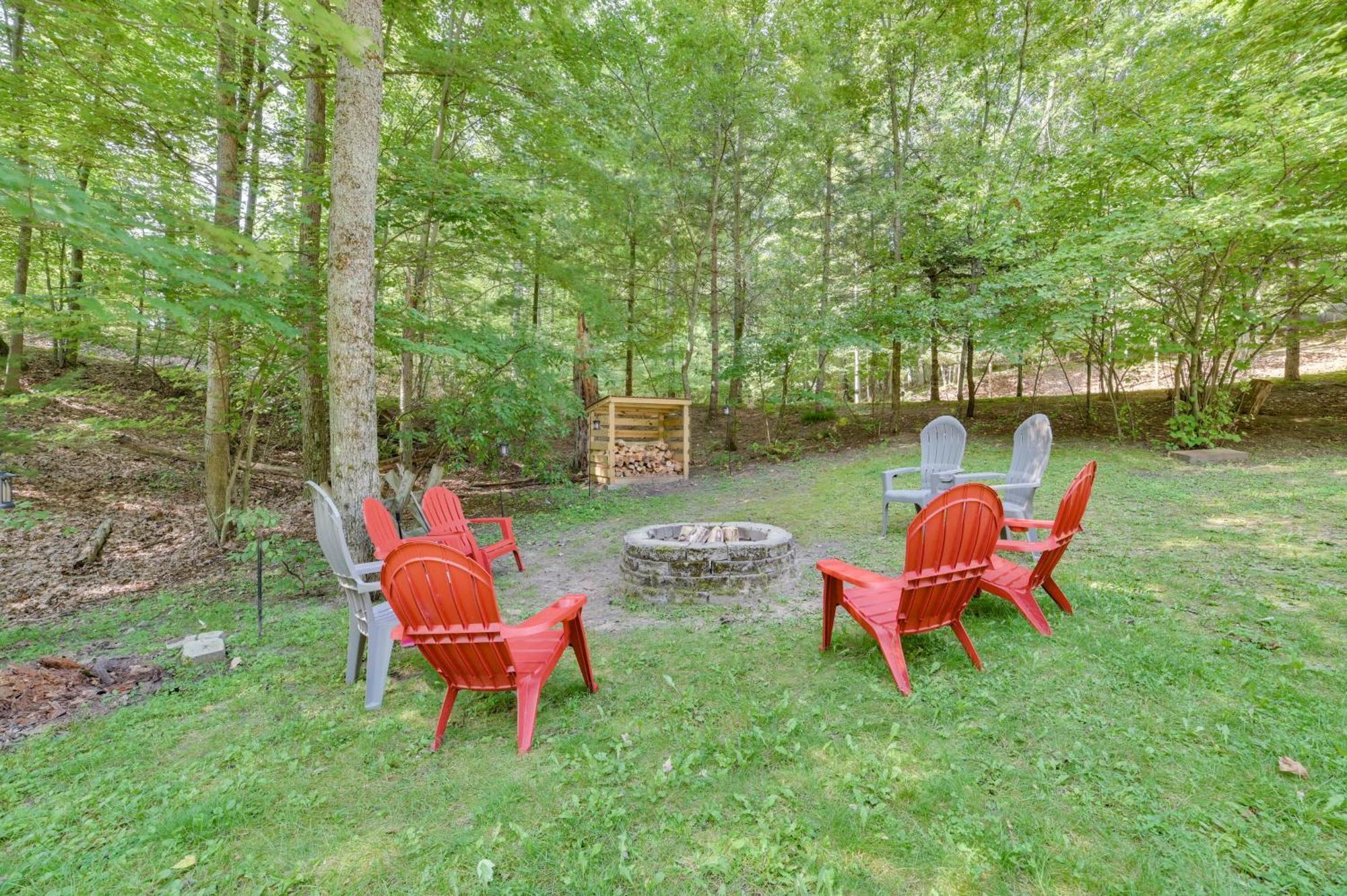 Roscommon Retreat With Deck About 1 Mile To Higgins Lake Bagian luar foto